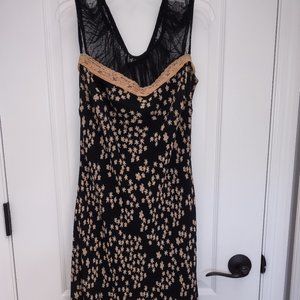 Pretty vintage floral dress. Cream/black.Mesh shoulder. Size 6. EUC